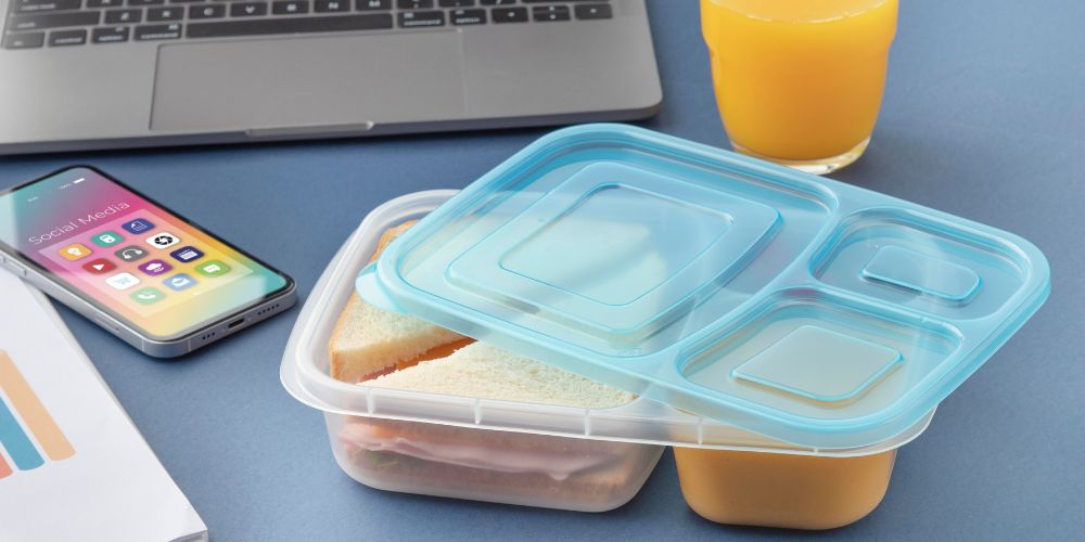 Store and Reheat Food in Disposable Plastic Food Containers